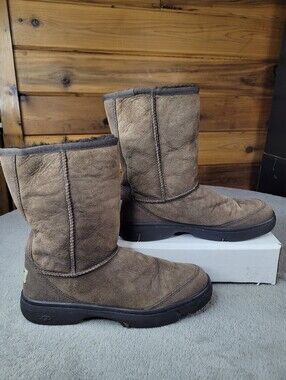 UGG Australia Ultimate Short Boots Womens 9 Brown Suede Leather Sheepskin 5275